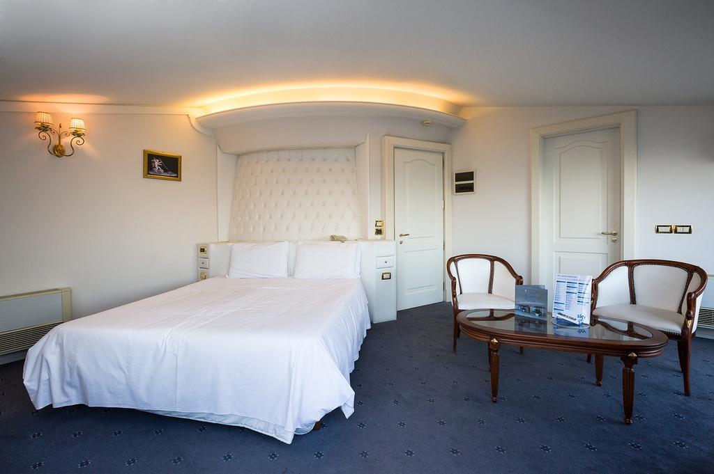 Grand Hotel Faraglioni Aci Trezza Exteriör bild